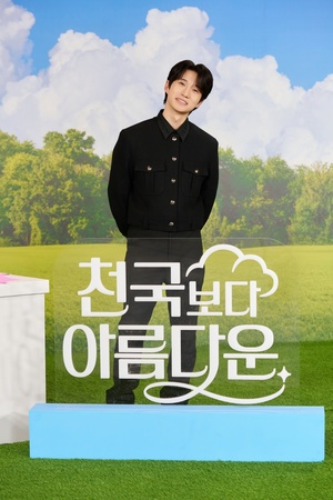 【フォト】『君は天国でも美しい』で牧師役演じるリュ・ドクファン