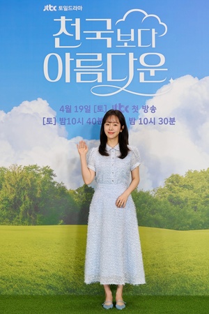  【フォト】ハン・ジミン、空色ワンピ姿が清純