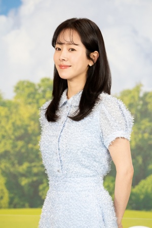  【フォト】ハン・ジミン、空色ワンピ姿が清純