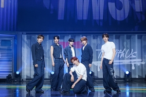 写真提供＝PLEDIS