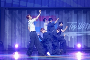 【フォト】「さわやかさのアイコン」TWS、新譜先行公演のステージ