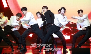 【フォト】EXOカイ、2年ぶりのソロ・ステージで格の違うパフォーマンス