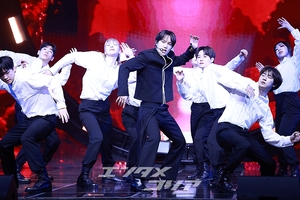 【フォト】EXOカイ、2年ぶりのソロ・ステージで格の違うパフォーマンス