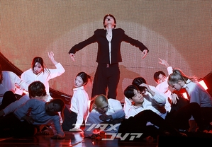 【フォト】EXOカイ、2年ぶりのソロ・ステージで格の違うパフォーマンス