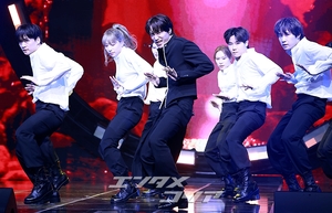 【フォト】EXOカイ、2年ぶりのソロ・ステージで格の違うパフォーマンス