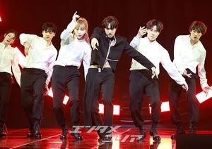 【フォト】EXOカイ、2年ぶりのソロ・ステージで格の違うパフォーマンス