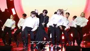 【フォト】EXOカイ、2年ぶりのソロ・ステージで格の違うパフォーマンス