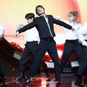 【フォト】EXOカイ、2年ぶりのソロ・ステージで格の違うパフォーマンス