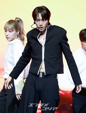 【フォト】EXOカイ、2年ぶりのソロ・ステージで格の違うパフォーマンス