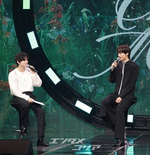 【フォト】EXOスホ＆カイ、和気あいあいの雰囲気