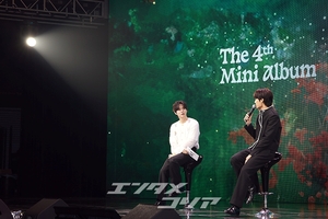 【フォト】EXOスホ＆カイ、和気あいあいの雰囲気