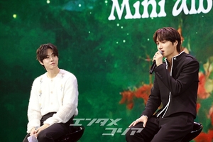 【フォト】EXOスホ＆カイ、和気あいあいの雰囲気