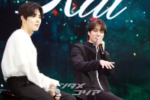 【フォト】EXOスホ＆カイ、和気あいあいの雰囲気