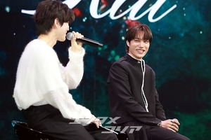 【フォト】EXOスホ＆カイ、和気あいあいの雰囲気