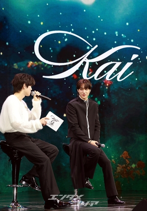 【フォト】EXOスホ＆カイ、和気あいあいの雰囲気