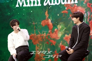 【フォト】EXOスホ＆カイ、和気あいあいの雰囲気