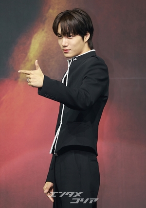 【フォト】招集解除されたEXOカイ、控えめなセクシーさでカムバック