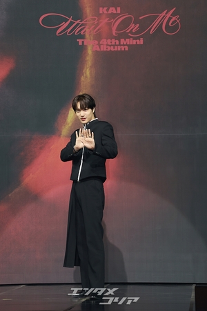 【フォト】招集解除されたEXOカイ、控えめなセクシーさでカムバック