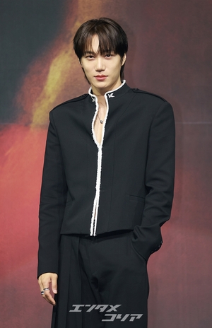 【フォト】招集解除されたEXOカイ、控えめなセクシーさでカムバック