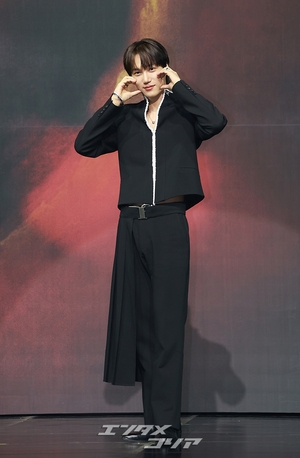 【フォト】招集解除されたEXOカイ、控えめなセクシーさでカムバック