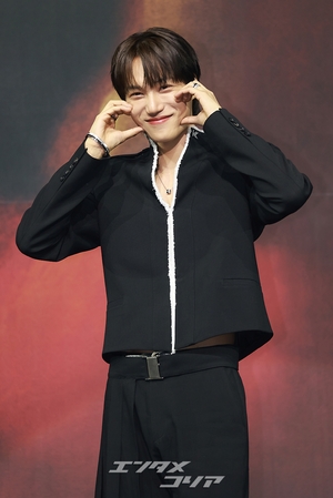 【フォト】招集解除されたEXOカイ、控えめなセクシーさでカムバック