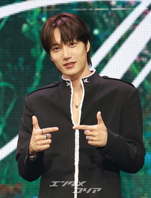 【フォト】招集解除されたEXOカイ、控えめなセクシーさでカムバック