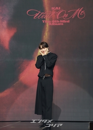 【フォト】招集解除されたEXOカイ、控えめなセクシーさでカムバック