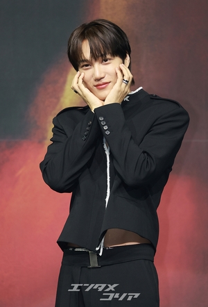 【フォト】招集解除されたEXOカイ、控えめなセクシーさでカムバック