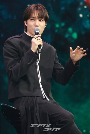 【フォト】招集解除されたEXOカイ、控えめなセクシーさでカムバック