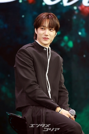 【フォト】招集解除されたEXOカイ、控えめなセクシーさでカムバック