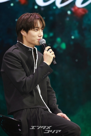 【フォト】招集解除されたEXOカイ、控えめなセクシーさでカムバック