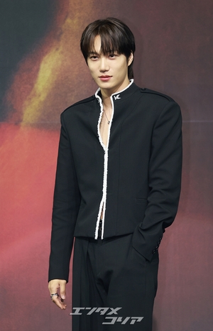 【フォト】招集解除されたEXOカイ、控えめなセクシーさでカムバック