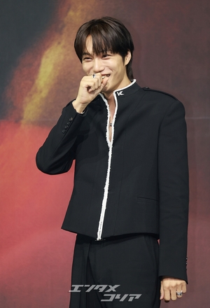 【フォト】招集解除されたEXOカイ、控えめなセクシーさでカムバック