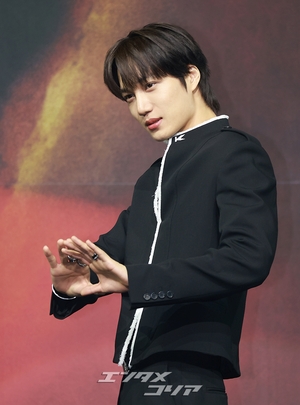 【フォト】招集解除されたEXOカイ、控えめなセクシーさでカムバック