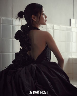 【フォト】チョン・スビン、中国誌の表紙を飾る…魅惑的なブラックスワン