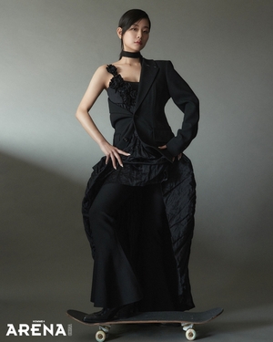 【フォト】チョン・スビン、中国誌の表紙を飾る…魅惑的なブラックスワン