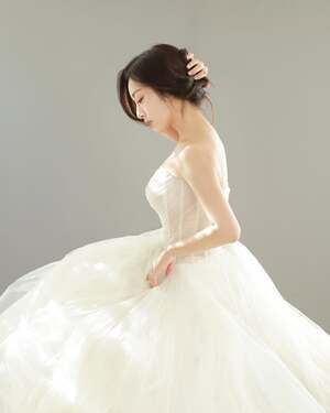 【フォト】パン・ソヨン、4年の交際を経て12月結婚…清純で魅惑的なウエディング写真公開