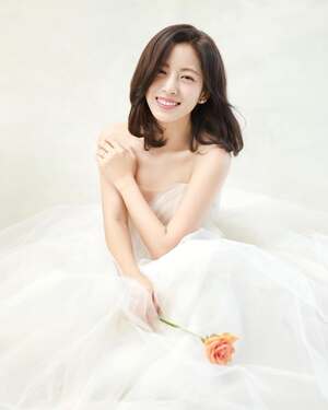 【フォト】パン・ソヨン、4年の交際を経て12月結婚…清純で魅惑的なウエディング写真公開