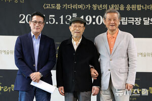 【フォト】シン・グ＆パク・クニョン、二人そろって最後の舞台『ゴドーを待ちながら』記者懇談会