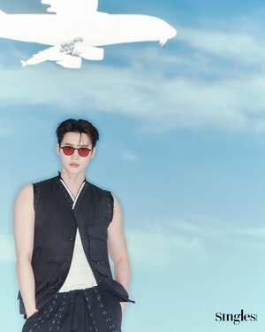 【フォト】眼鏡をかけたイ・ジョンソク、理性的＆シックな雰囲気