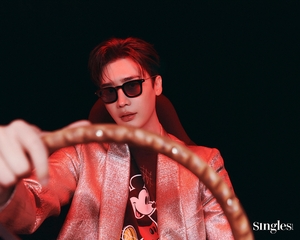 【フォト】眼鏡をかけたイ・ジョンソク、理性的＆シックな雰囲気