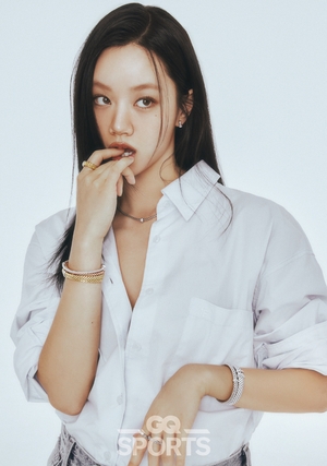 【フォト】ヘリ、ジュエリー・グラビアで優雅＆洗練ムード