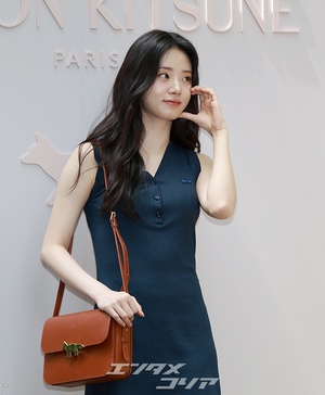 【フォト】シン・シア、ノースリーブのワンピ姿がラブリー