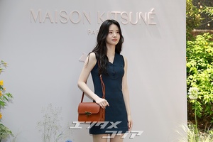 【フォト】シン・シア、ノースリーブのワンピ姿がラブリー