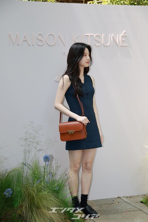 【フォト】シン・シア、ノースリーブのワンピ姿がラブリー