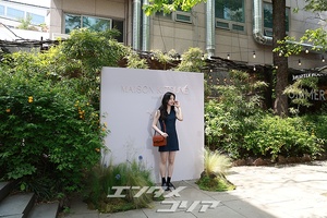 【フォト】シン・シア、ノースリーブのワンピ姿がラブリー