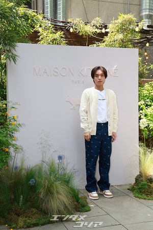 【フォト】パク・ジフン、カーディガンで完成した「彼氏コーデ」