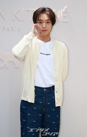 【フォト】パク・ジフン、カーディガンで完成した「彼氏コーデ」