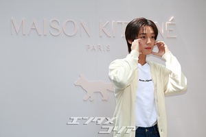 【フォト】パク・ジフン、カーディガンで完成した「彼氏コーデ」