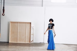 【フォト】ナナ、アパレルブランドのカタログで大胆スタイリング＆自信あふれる姿